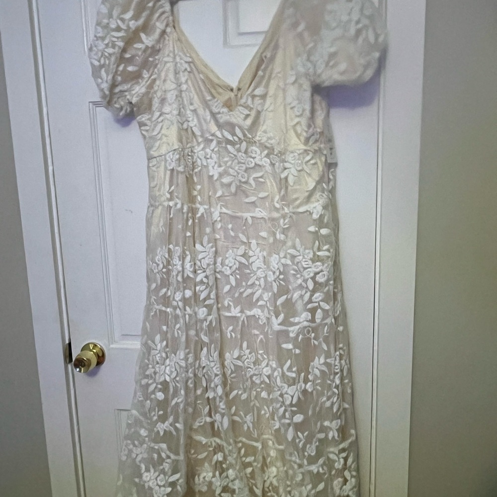 ARULA Cream and White Floral Lace Midi Dress